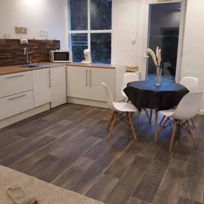 Appartement Agreable Au Centre Wifi Saint-Léonard-de-Noblat Exteriör bild